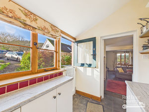 Kitchen- click for photo gallery